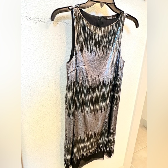 Kensie Black and Silver Sequin Shift Dress Size 2 - Picture 8 of 12